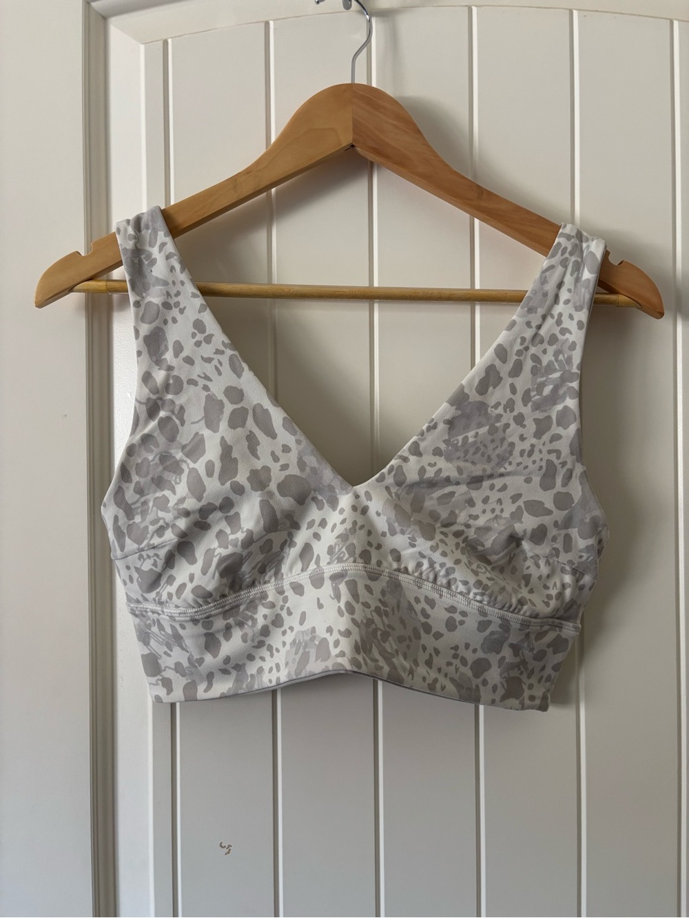 Lululemon Sports Bra Size 10 White Grey Animal Print NWOT C/D Cups